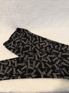 LuLaRoe Black Leggings with Cream Cat Print